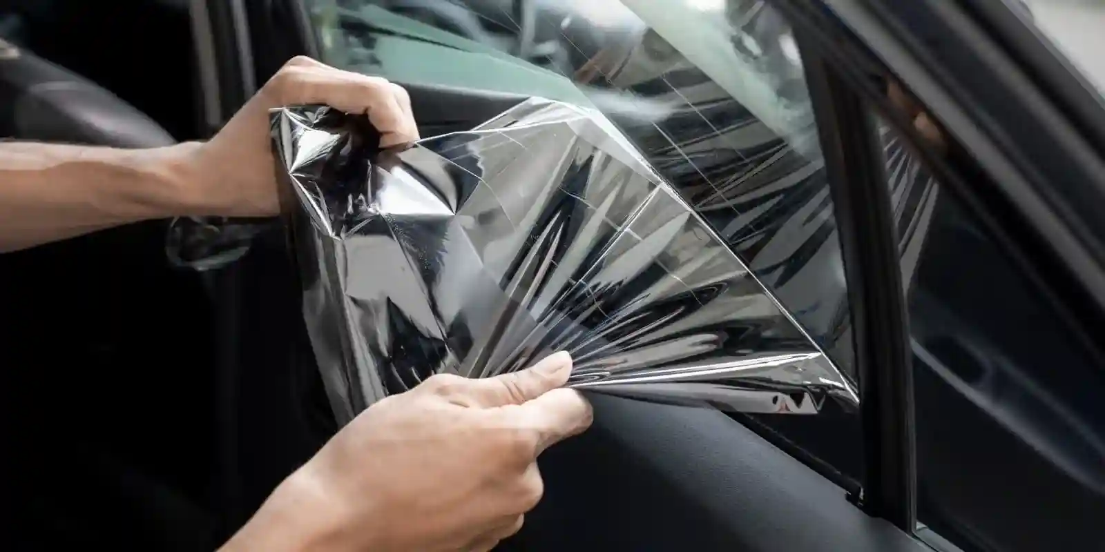Veiligheidsfolie bij auto ramen blinderen tegen glasbreuk Twente