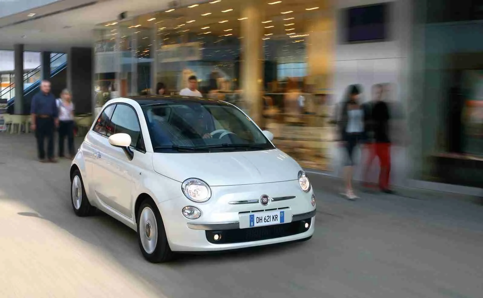 Fiat 500 achterkant met ruiten tinten in Twente