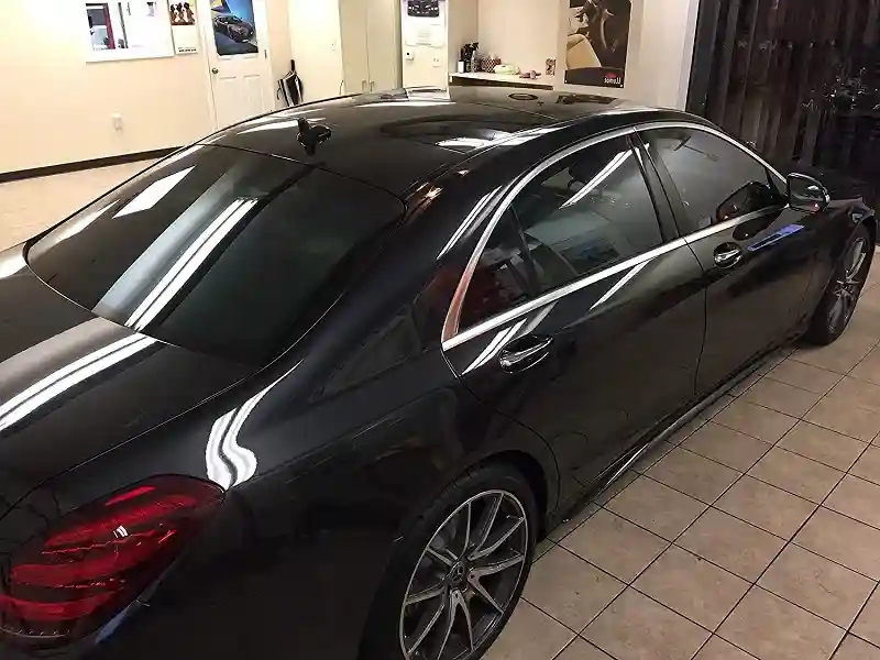 Auto ramen tinten voor privacy bij VIP transport in Twente